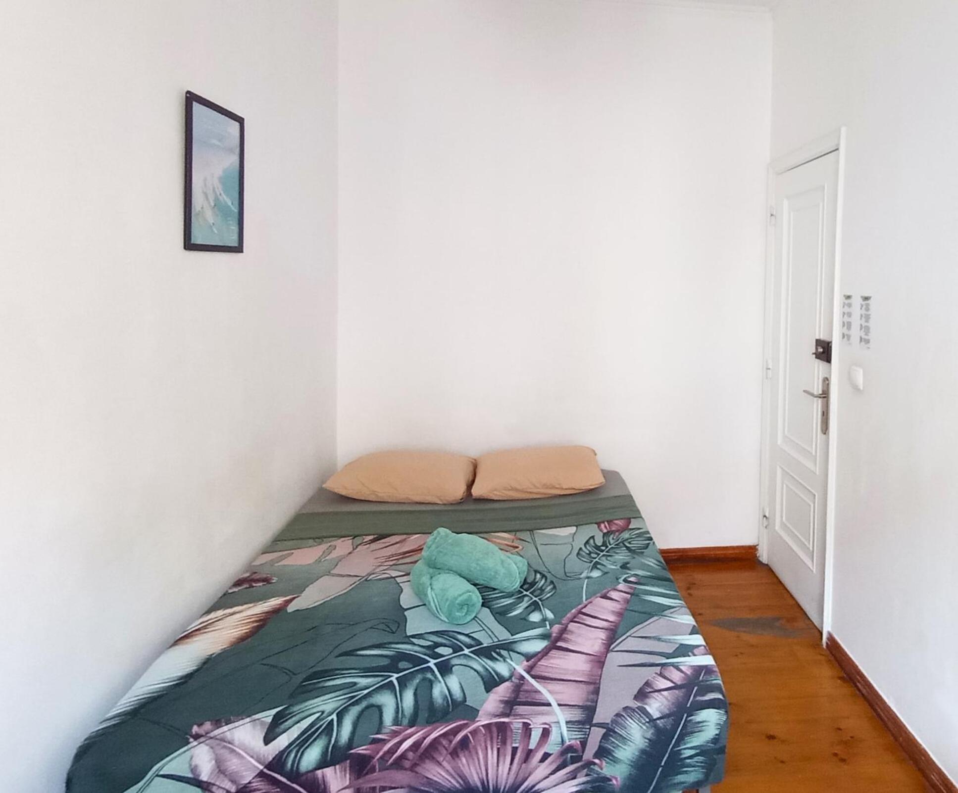 Central Lisbon Rooms In Palmira Shared Apartment For Surf Lovers, Lisbon